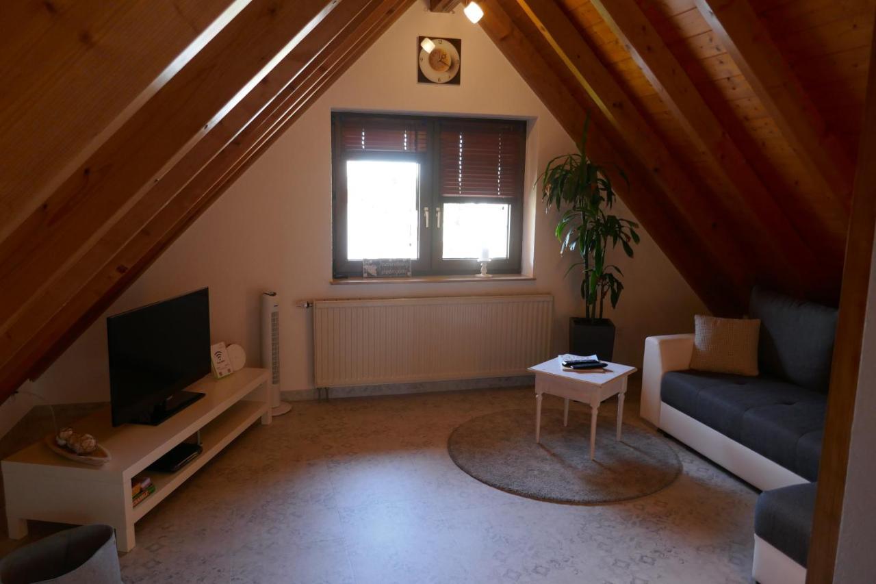 Moderne 2 Zi - Fewo Weinbergliebe Am Tuniberg Zwischen Freiburg Und Frankreich Merdingen Luaran gambar
